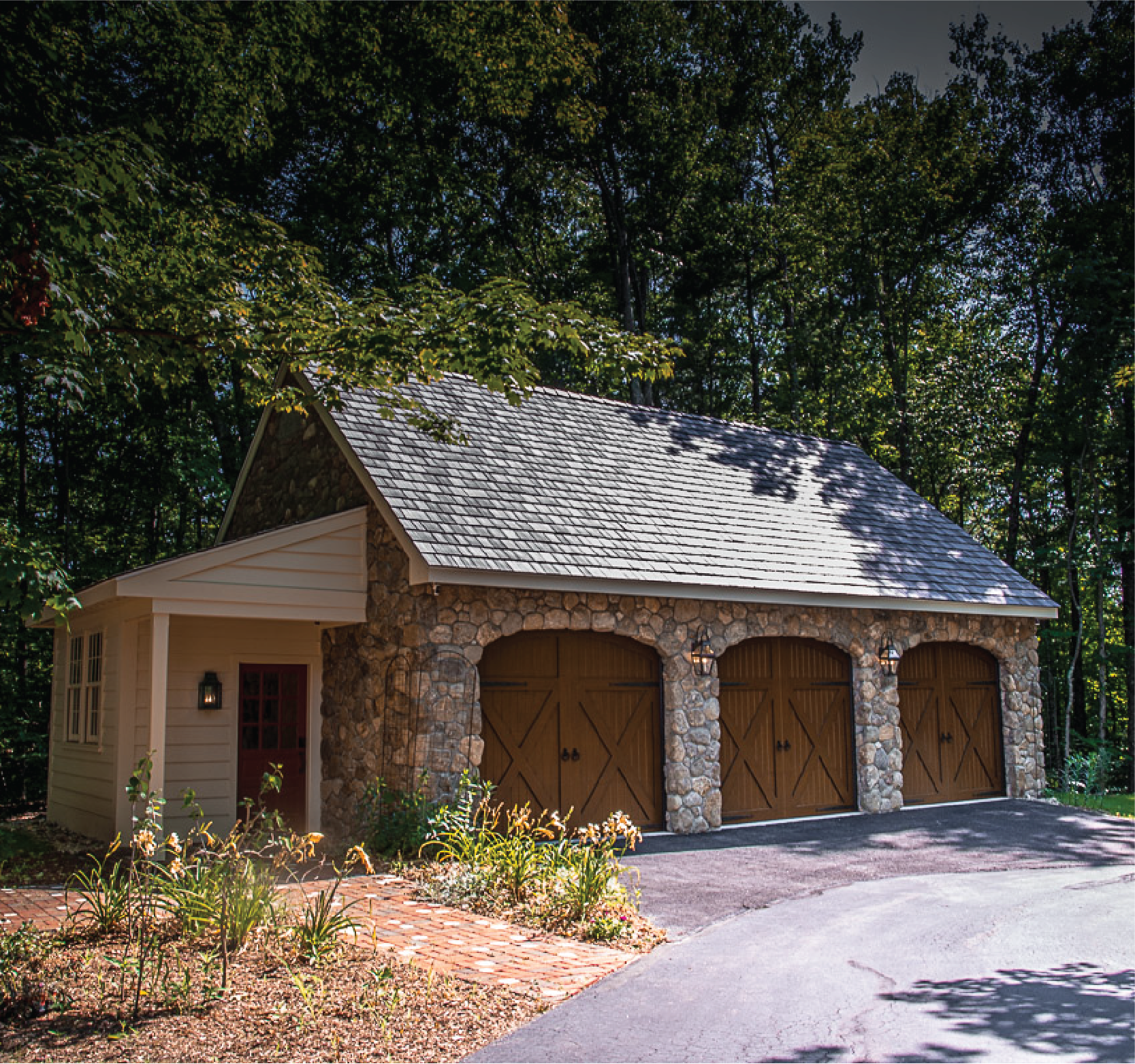 Stone-clad carriage house